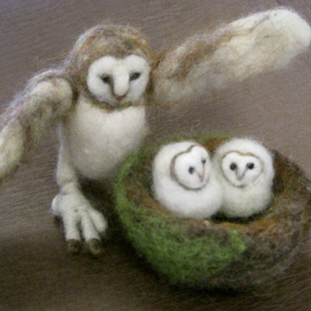 Pin felt animal, barn owl